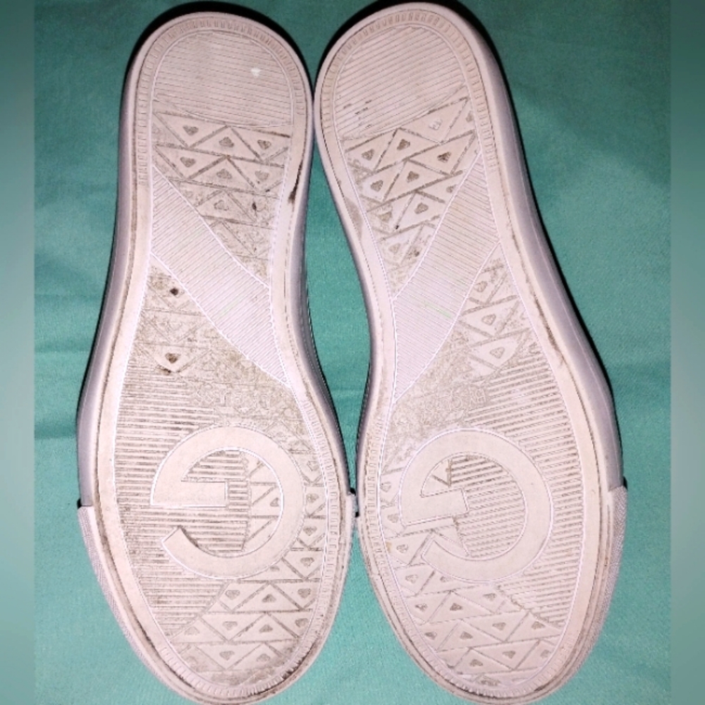 EUC Light Tan Beige Womens Guess Slide On Shoes Size 7 Casual Quilted Mat… - Picture 5 of 6